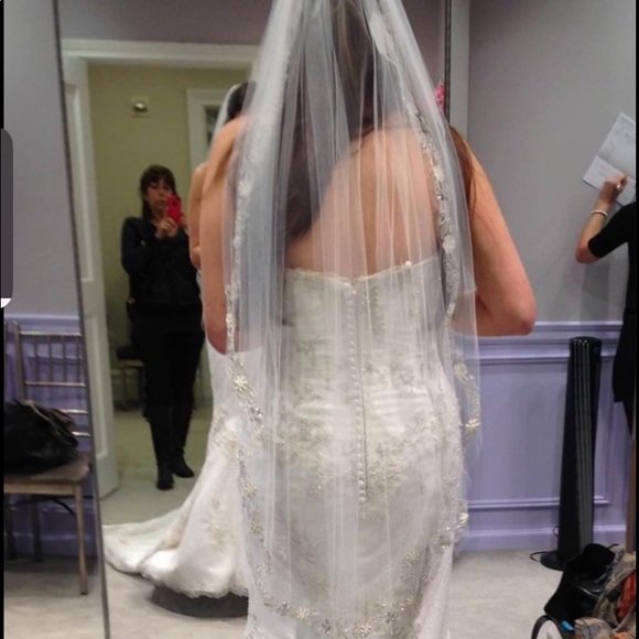 Michelle Roth Kleinfeld Wedding Gown, never worn NWT, Sz 12 non altered - Picture 4 of 7